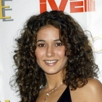 Emmanuelle-Chriqui-04.jpg