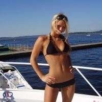 hot-bikini-boat-party-002.jpg
