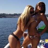 hot-bikini-boat-party-026.jpg
