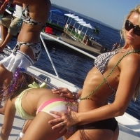 hot-bikini-boat-party-028.jpg